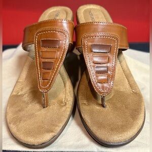 Medium Brown Thong 3” Wedge Sandals Natural Soul by Naturalizer Women’s Size 10M